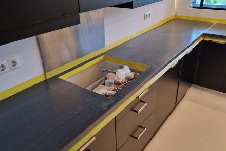 keuken met zwart beal mortex keukenblad