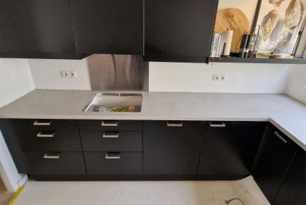 keuken met grijs beal mortex keukenblad